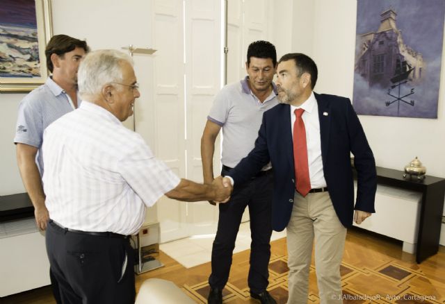 Ayuntamiento y Comunidad de Regantes revisarán el convenio de mantenimiento de los caminos del municipio - 1, Foto 1