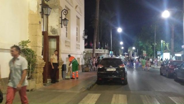 El Ayuntamiento pone en marcha un dispositivo nocturno especial de limpieza los fines de semana - 2, Foto 2