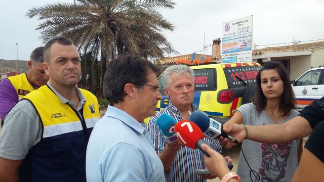 El Alcalde supervisa el dispositivo municipal de emergencias, limpieza y adecuación de caminos establecido en las playas del término municipal - 2, Foto 2