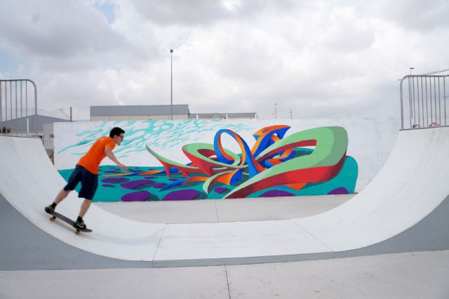 Jóvenes artistas torreños decoran la zona municipal de skate-board - 1, Foto 1