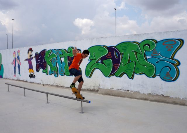 Jóvenes artistas torreños decoran la zona municipal de skate-board - 2, Foto 2