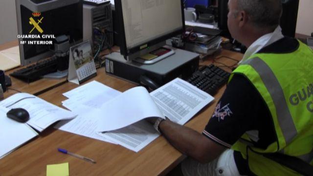 La Guardia Civil detiene a 130 personas de una trama dedicada al cobro fraudulento de prestaciones por desempleo y ayuda familiar - 5, Foto 5