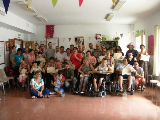 Autoridades municipales clausuran el curso 2014/15 en el Centro Ocupacional “José Moyá Trilla” de Totana, Foto 1