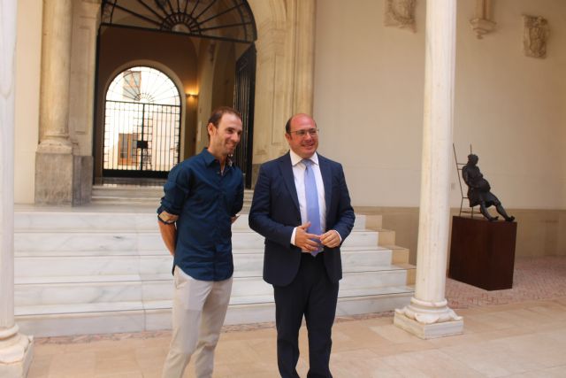 El presidente de la Comunidad recibe al ciclista murciano Alejandro Valverde - 3, Foto 3