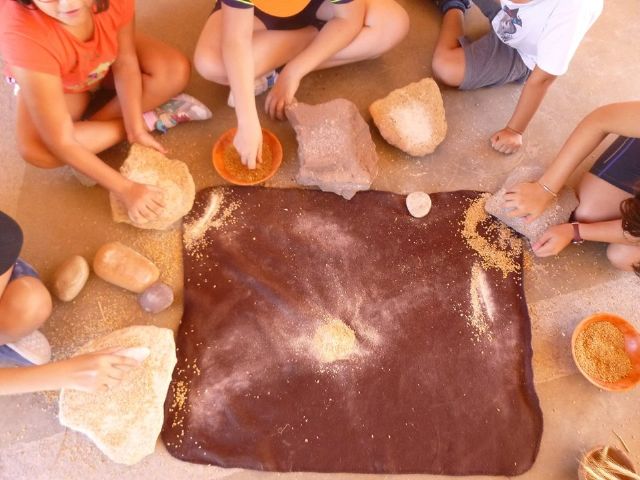 A total of 11 children participate in the "Week of Prehistory in La Bastida, Foto 5