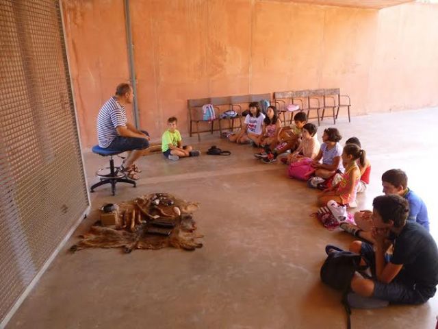 A total of 11 children participate in the "Week of Prehistory in La Bastida, Foto 8