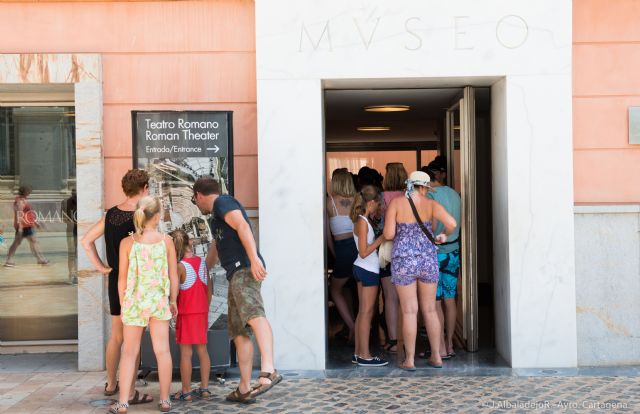 Más de tres mil turistas desembarcan en las calles de Cartagena - 2, Foto 2