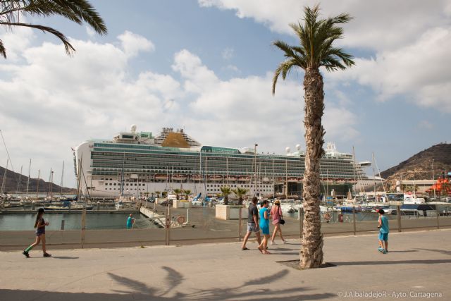 Más de tres mil turistas desembarcan en las calles de Cartagena - 3, Foto 3