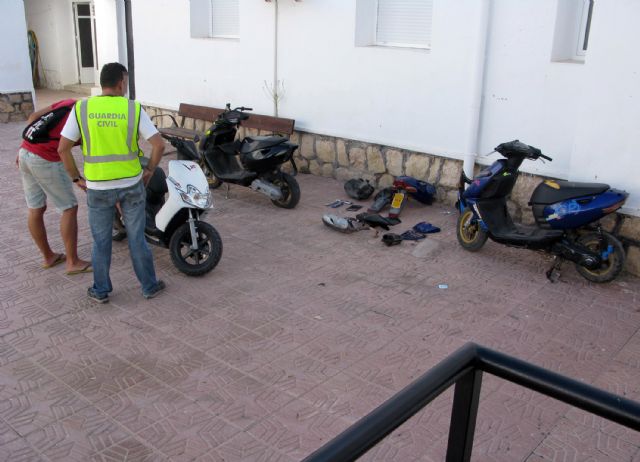 The Civil Guard dismantled a gang dedicated to the theft and modification of mopeds in Totana, Foto 4
