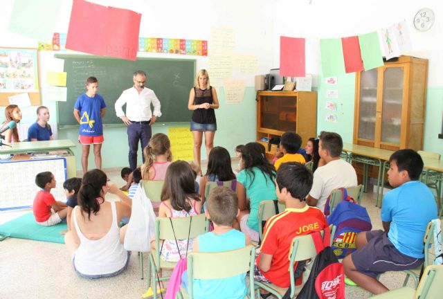 Cerca de 40 niños asisten al servicio de escuela y comedor social ofertado durante las vacaciones escolares - 1, Foto 1
