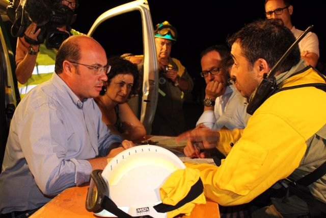 La Comunidad solicita la intervención de la Unidad Militar de Emergencias para sofocar el incendio de Zarcilla de Ramos - 1, Foto 1