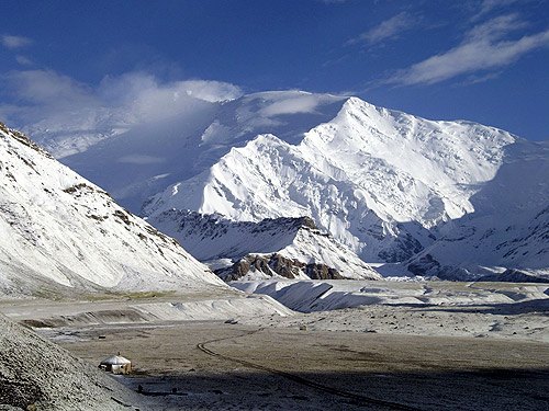 El pico Lenin en una foto de archivo, Foto 5