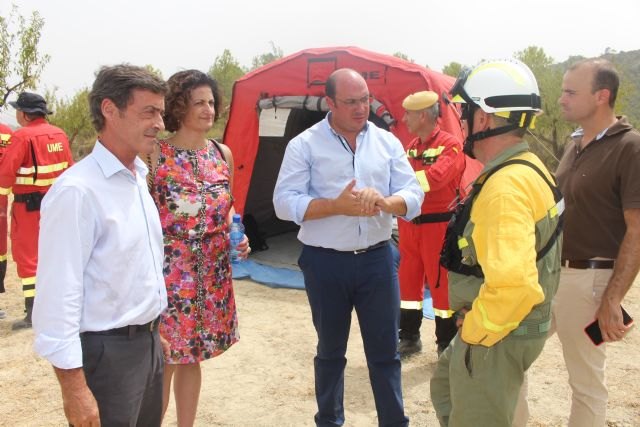 El presidente afirma que los cuatro incendios declarados en la Región evolucionan favorablemente - 1, Foto 1