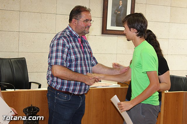 Una treintena de voluntarios han participado en el II Campo de Trabajo Arqueolgico en el Yacimiento de 