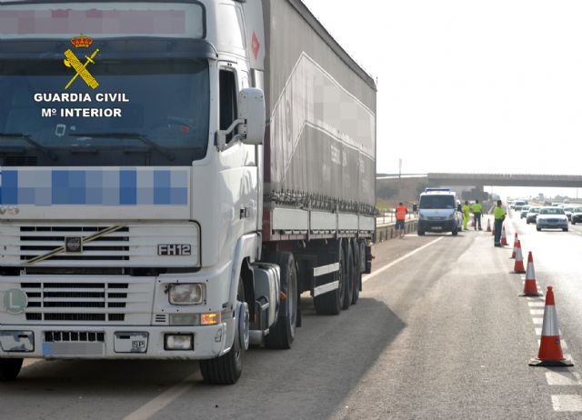 La Guardia Civil detiene al conductor de un camión articulado de gran tonelaje por sextuplicar la tasa máxima de alcoholemia - 1, Foto 1