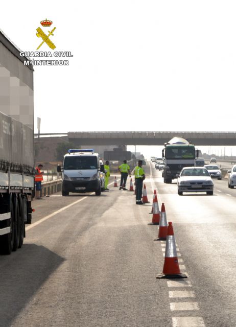 La Guardia Civil detiene al conductor de un camión articulado de gran tonelaje por sextuplicar la tasa máxima de alcoholemia - 3, Foto 3