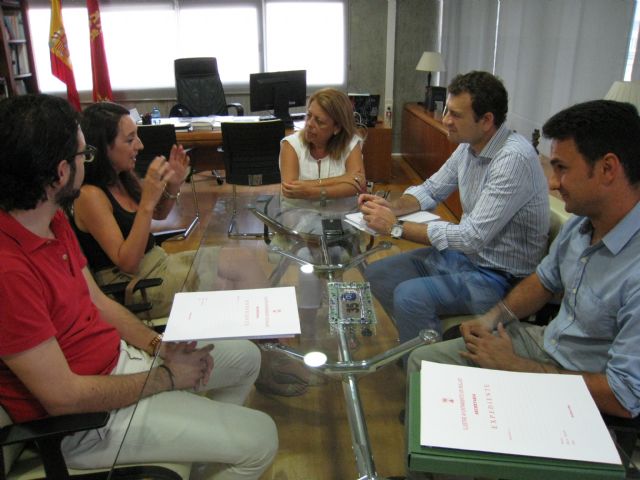 La consejera de Educación mantiene una reunión de trabajo con la alcaldesa de Bullas - 1, Foto 1