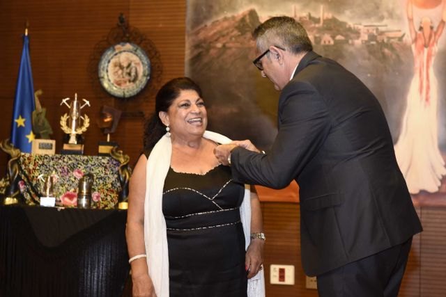 La reina de los cantes mineros, Encarnación Fernández, recibe el Castillete de Oro de La Unión por su labor de embajadora del flamenco - 3, Foto 3