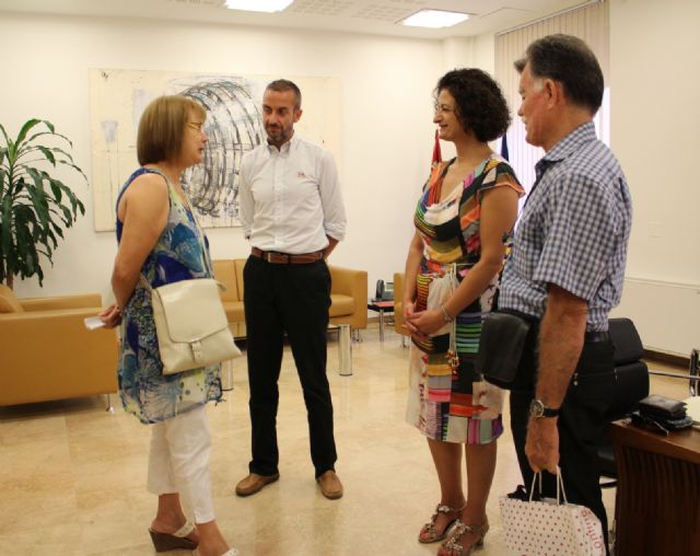 La consejera de Presidencia recibe a la presidenta de la Casa Regional de Murcia en Villeurbane (Francia) - 1, Foto 1