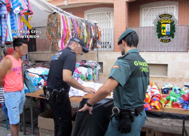 Incautadas más de 3.000 prendas textiles deportivas falsificadas en San  Pedro del Pinatar - 4, Foto 4