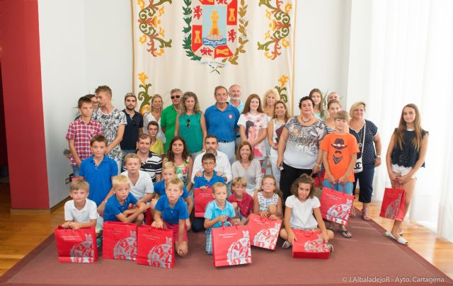 Una veintena de niños bielorrusos visitan el Palacio Consistorial - 1, Foto 1