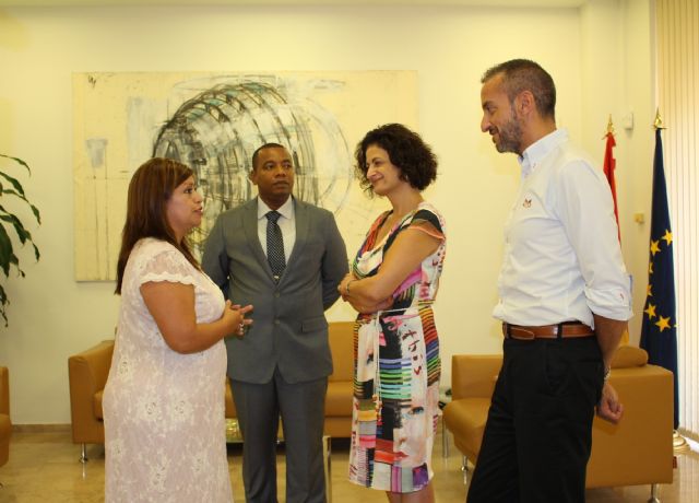 La consejera de Presidencia recibe a la cónsul de Ecuador en Murcia - 1, Foto 1