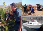 La Guardia Civil intercepta a ocho inmigrantes irregulares que pretendan llegar a la costa de la Regin en patera