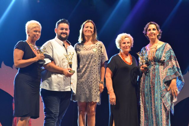 El grupo Mucho por Vivir se sube a la pasarela de la VI edición de la Gala Benéfica de la AECC - 2, Foto 2