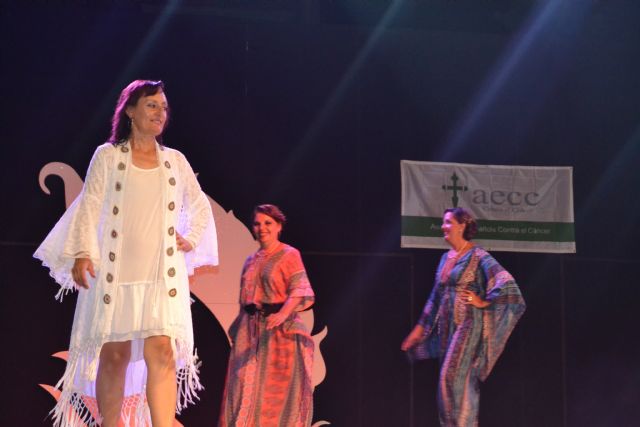 El grupo Mucho por Vivir se sube a la pasarela de la VI edición de la Gala Benéfica de la AECC - 3, Foto 3