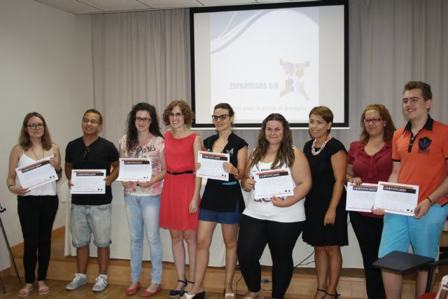 Los alumnos y alumnas del Programa de Empleo Joven recogen sus diplomas - 1, Foto 1
