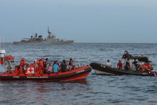 Espectacular ejercicio nocturno de adiestramiento en la Bahía de Águilas - 2, Foto 2
