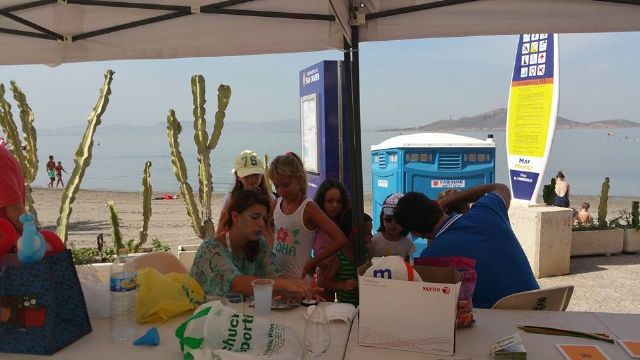 Cientos de niños y mayores han participado en la campaña de concienciación en playas - 3, Foto 3