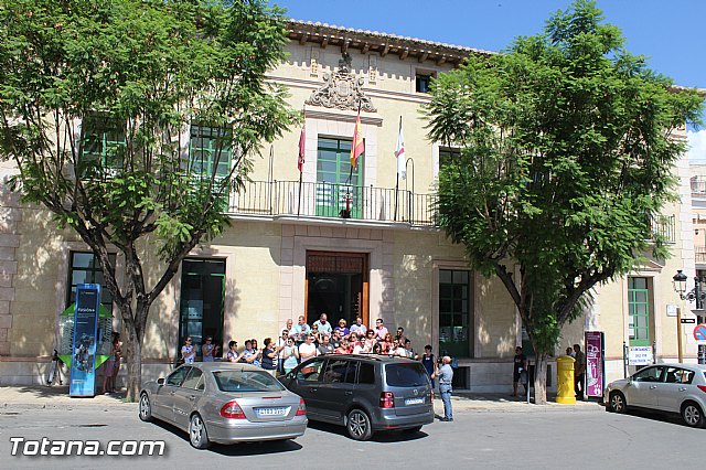 El Ayuntamiento de Totana guarda un minuto de silencio en repulsa contra la violencia de gnero - 11