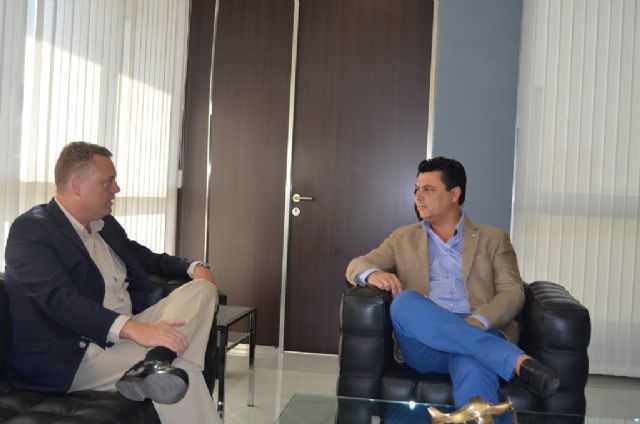 El Alcalde traslada el compromiso de la Corporación municipal con el Aeropuerto de San Javier - 1, Foto 1