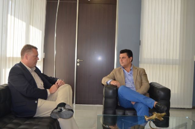 El Alcalde traslada el compromiso de la Corporación municipal con el Aeropuerto de San Javier - 2, Foto 2