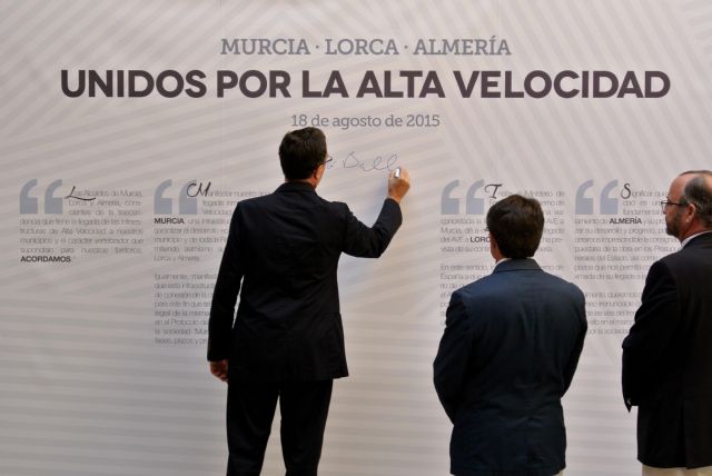 Los alcaldes de Murcia, Lorca y Almería firman el manifiesto del Palacio de Guevara para apoyar la llegada de la Alta Velocidad a estos tres municipios - 1, Foto 1