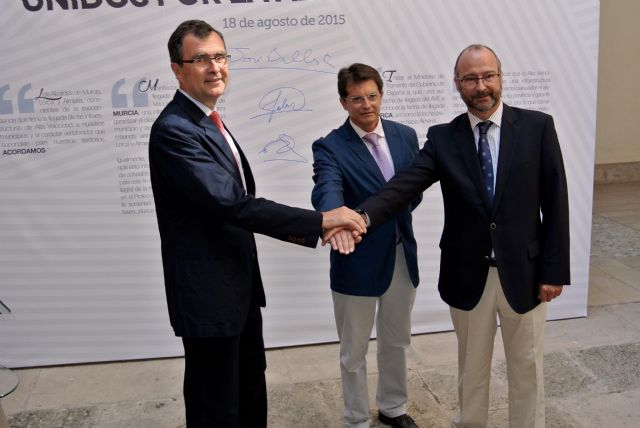 Los alcaldes de Murcia, Lorca y Almería firman el manifiesto del Palacio de Guevara para apoyar la llegada de la Alta Velocidad a estos tres municipios - 3, Foto 3