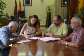 Ayuntamiento y Comunidad de Regantes de guilas suscriben un acuerdo de cesin