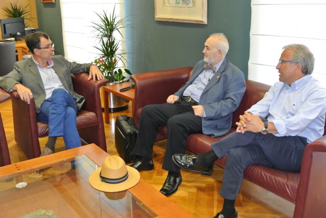 El Alcalde recibe al presidente del Colegio Oficial de Veterinarios, que este año celebra su 110 aniversario - 1, Foto 1
