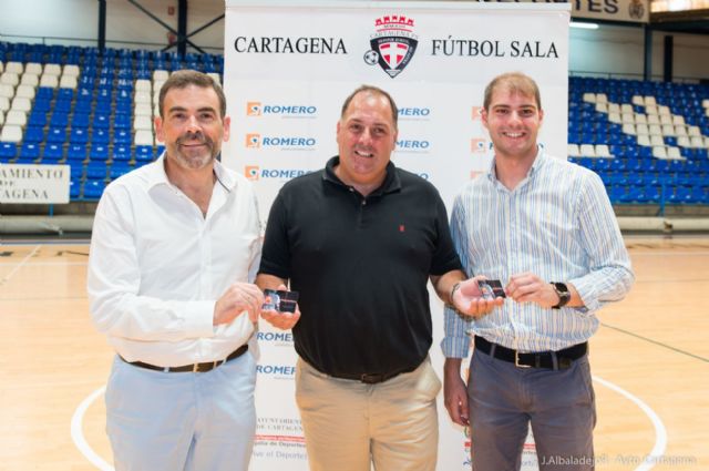 El alcalde y el concejal de Deportes se abonan al Cartagena Fútbol Sala - 4, Foto 4