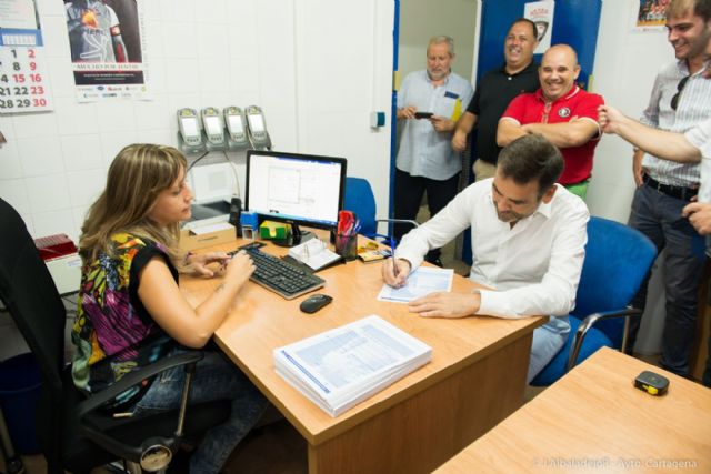 El alcalde y el concejal de Deportes se abonan al Cartagena Fútbol Sala - 5, Foto 5