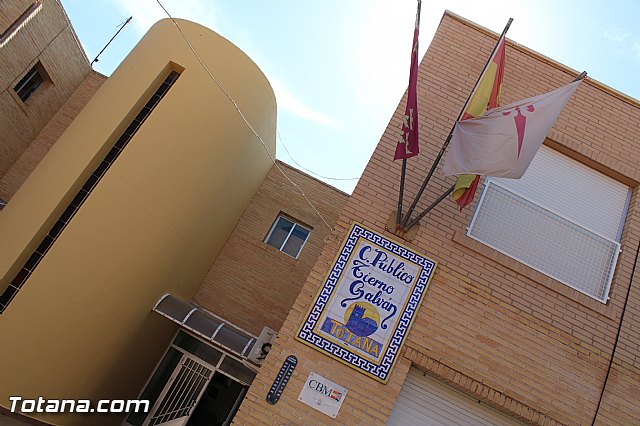 Denuncian actos vandlicos en el Colegio Tierno Galvn y otros - 1