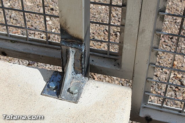 Denuncian actos vandlicos en el Colegio Tierno Galvn y otros - 10