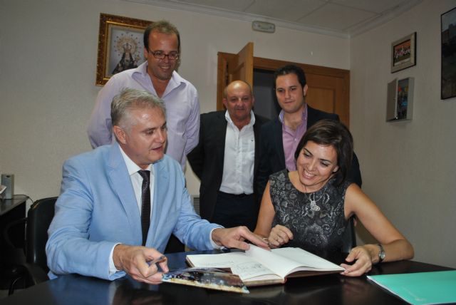 La consejera de Sanidad destaca la generosidad de los vecinos de Albudeite - 3, Foto 3