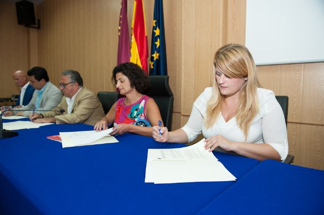 Ayuntamiento y Comunidad firman un convenio para dar una respuesta ms rpida en casos de emergencia, Foto 4