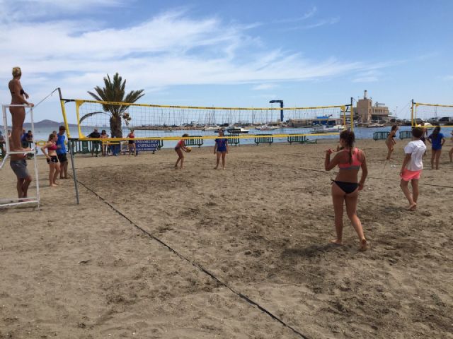 Alta participación femenina en el Campeonato de Voley Playa de Los Urrutias - 3, Foto 3