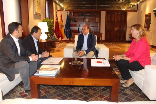 El presidente de la Comunidad recibe al gerente de la Asociación Edad Dorada Mensajeros de la Paz de Murcia - 2, Foto 2