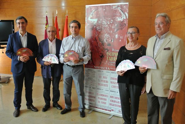 Los escaparates de los comercios se vestirán con motivos taurinos durante la Feria - 1, Foto 1