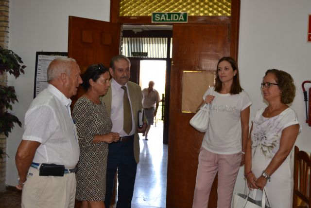 La alcaldesa y la concejala de Servicios Sociales visitan la residencia de ferroviarios - 1, Foto 1