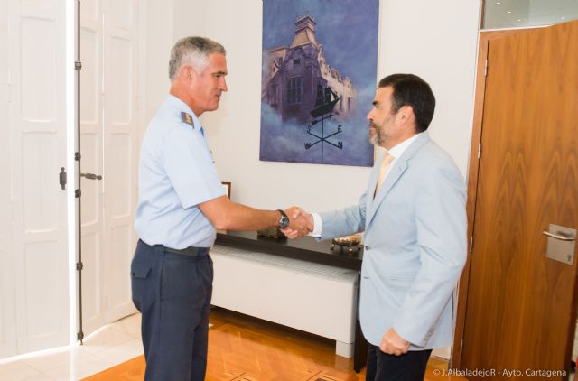 El alcalde y la vicealcaldesa reciben al Coronel Director de la AGA - 4, Foto 4